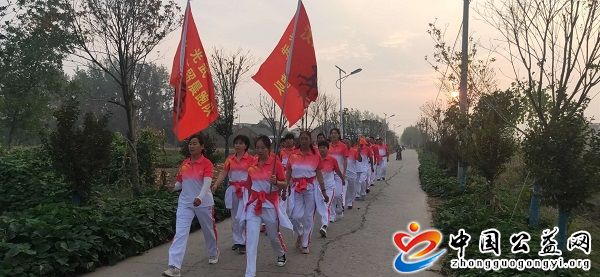  . 安徽省界首市：光武镇活跃一支农民晨练队