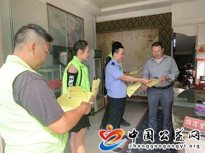  . 双十一购物需谨慎 警民联手宣传暖人心