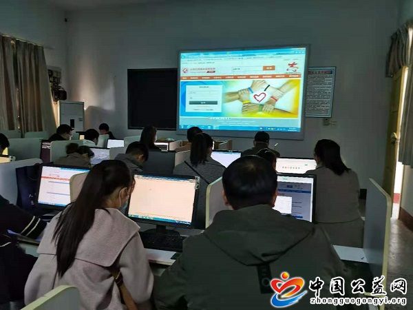  . 界首市开展网络文明传播暨志愿者培训活动
