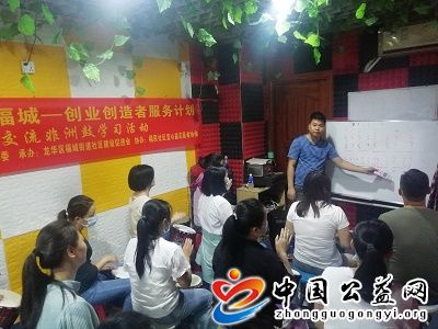  . “芯”蝶变幸福城――青工交流非洲鼓学习活动