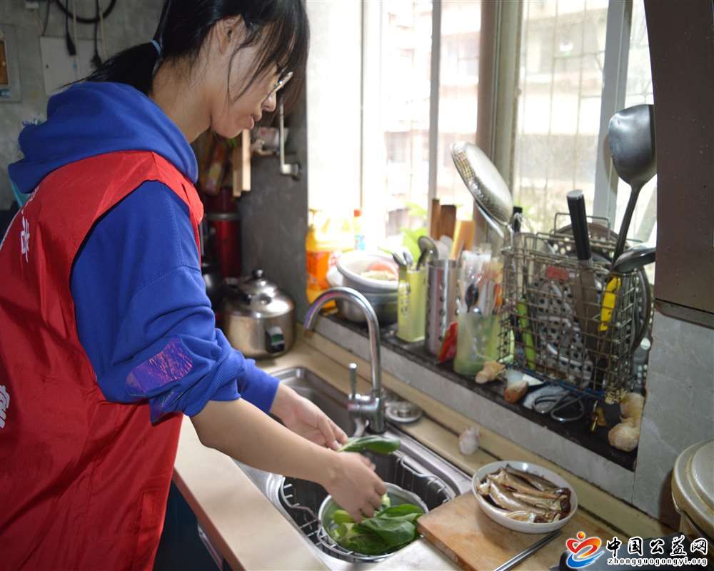  . 宁波学子结对助老，温暖老人阳光生活