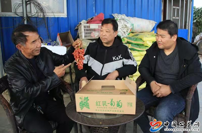  . 禹州果农杨周不忘初心 情系患者早康复