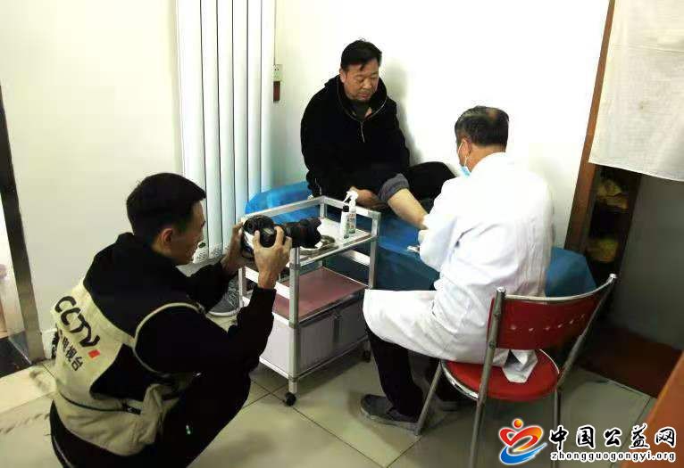  . 禹州果农杨周不忘初心 情系患者早康复