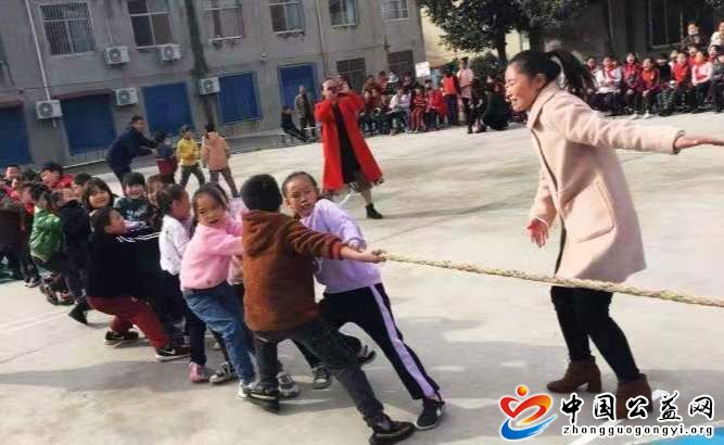  . 文殊镇实验小学 打造学子的精神风貌平台