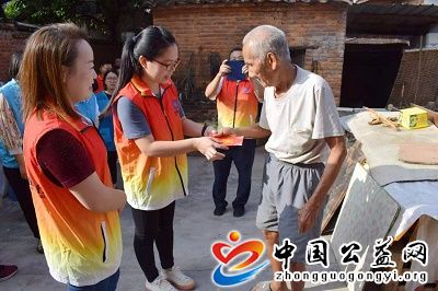  . 广东宇博电子有限公司慰问社区孤寡老人