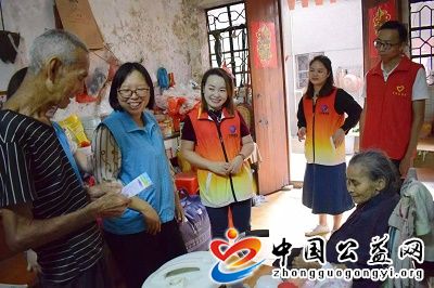  . 广东宇博电子有限公司慰问社区孤寡老人