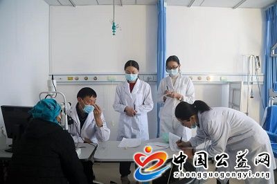  . 迎着风雪播撒温暖与光明