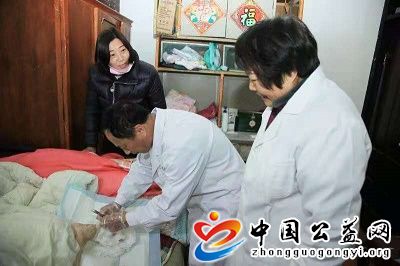 中医,教授,张十方,张,十方,不忘,初心,慰问,《, . 中医教授张十方 不忘初心慰问患者