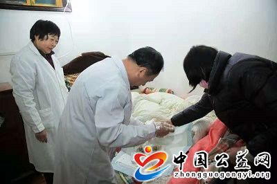中医,教授,张十方,张,十方,不忘,初心,慰问,《, . 中医教授张十方 不忘初心慰问患者