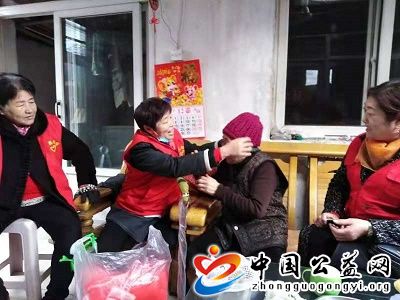 学雷锋,关爱,老人,从我做起,《,中国公益网, . 学雷锋关爱老人从我做起