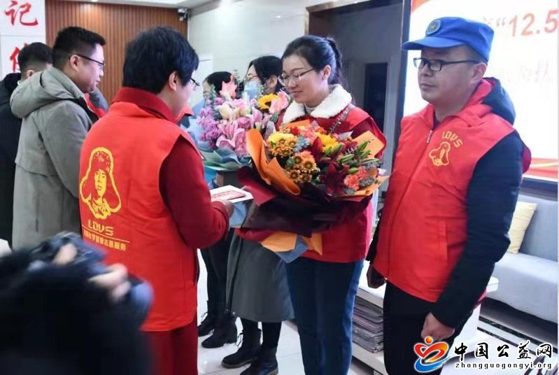 湖南,娄底,12.5,国际,志愿者,日,“,慰问,帮扶, . 湖南娄底：12.5国际志愿者日“慰问帮扶优秀志愿者行动”