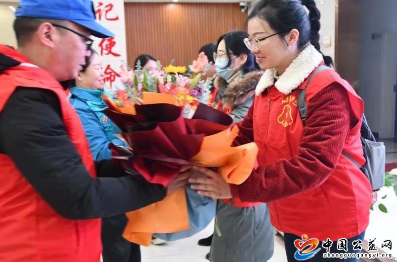 湖南,娄底,12.5,国际,志愿者,日,“,慰问,帮扶, . 湖南娄底：12.5国际志愿者日“慰问帮扶优秀志愿者行动”