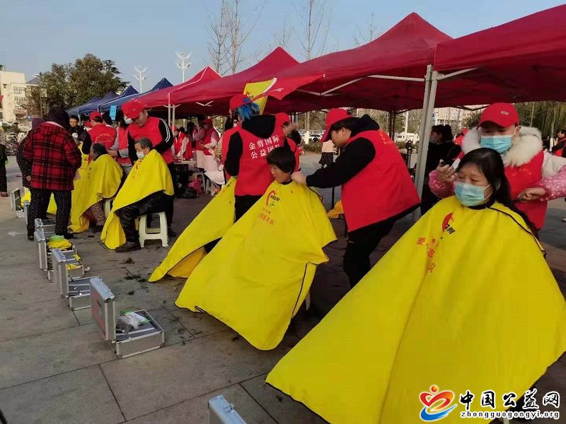 界首,小红帽,“,每周益剪,”,公益,项目,参与, . 界首小红帽“每周益剪”公益项目参与国际志愿者日活动