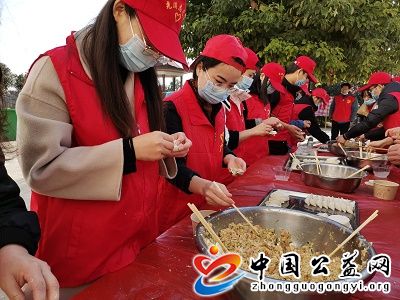 同在,蓝,天下,爱在,福利院,《,中国公益网,》, . 同在蓝天下，爱在福利院