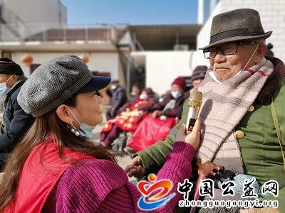 同在,蓝,天下,爱在,福利院,《,中国公益网,》, . 同在蓝天下，爱在福利院
