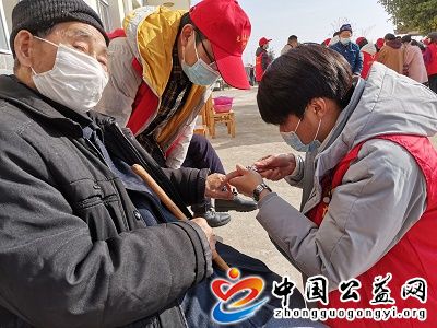同在,蓝,天下,爱在,福利院,《,中国公益网,》, . 同在蓝天下，爱在福利院