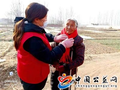 条条,红,围巾,温暖,老,人心,《,中国公益网,》, . 条条红围巾，温暖老人心