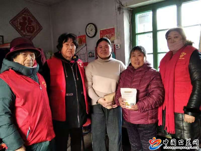 暖冬,行动,手拉手,志愿者,在,路上,《, . 暖冬行动 手拉手志愿者在路上