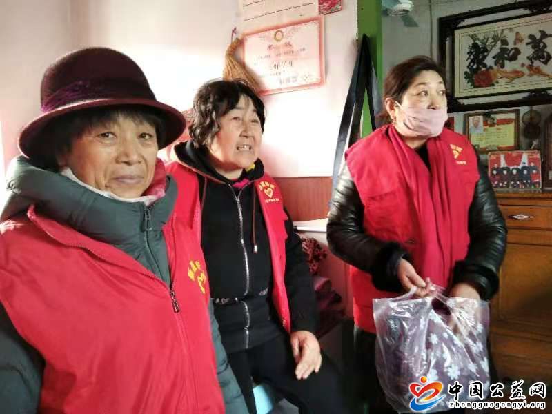 暖冬,行动,手拉手,志愿者,在,路上,《, . 暖冬行动 手拉手志愿者在路上