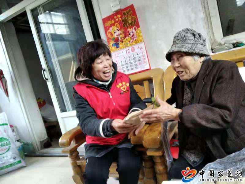 风雪,无阻,送,温暖,志愿者,关爱,空巢,老人, . 风雪无阻送温暖 志愿者关爱空巢老人！