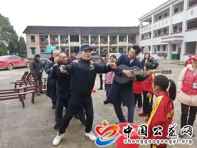 柔情似水,“,霹雳火,”,爱心,汇聚,敬老院,《, . 柔情似水“霹雳火”爱心汇聚敬老院