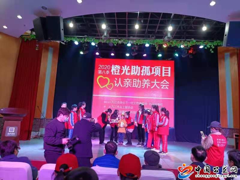 江西,九江,扶贫,助孤,―,武宁,义工,在,行动, . 江西九江：扶贫助孤――武宁义工在行动