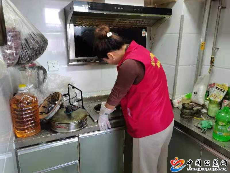 冬至,送,爱心,志愿者,关爱,空巢,老人,中国, . 冬至送爱心 志愿者关爱空巢老人！