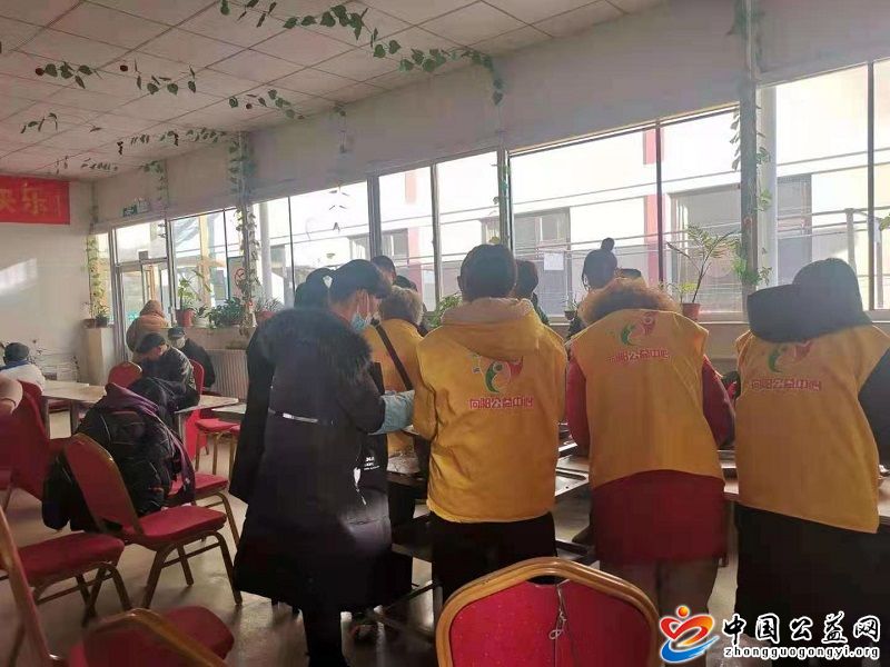 山东,青岛,敬老,院里,包饺子,包,饺子,温暖, . 山东青岛： 敬老院里包饺子 温暖元旦传孝道