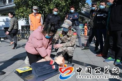 鼠走,牛,来,的,新年,智,慧海,救,在身边,《, . 鼠走牛来的新年，智慧海救在身边