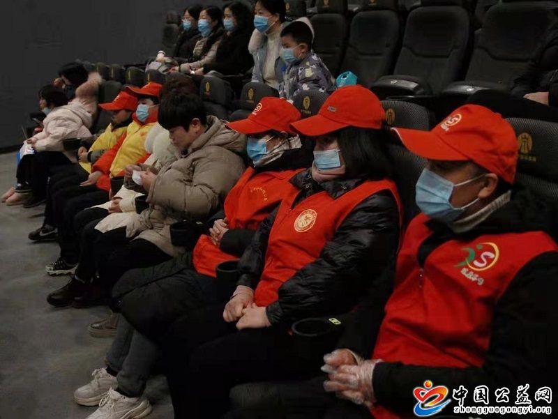 安徽,界首,举办,《,送你一朵小红花,》,公益, . 安徽界首：举办《送你一朵小红花》公益免费观影活动