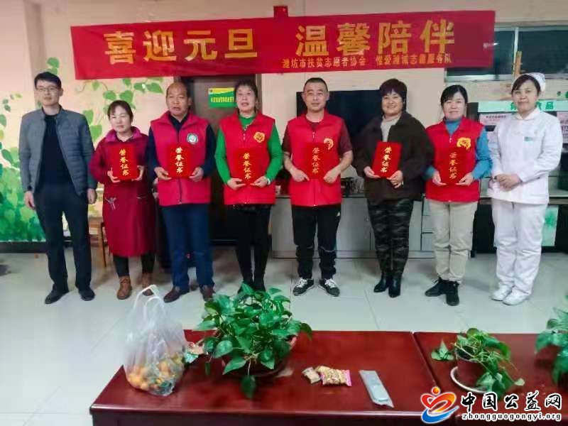 热心,公益,、,义务,理发,伴,真情,―,张艳,芳, . 热心公益、义务理发伴真情―张艳芳