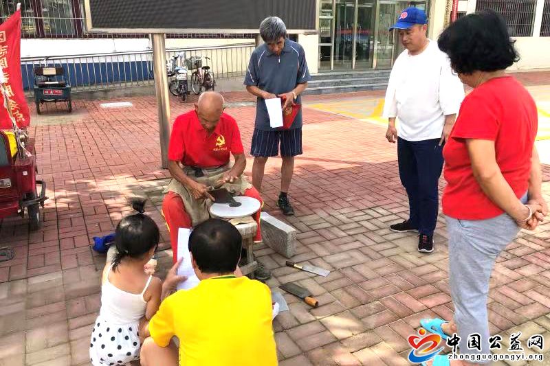 多年,义务,“,磨刀,”,老人,家庭,入选,全国, . 20多年义务“磨刀”老人家庭入选全国五好家庭