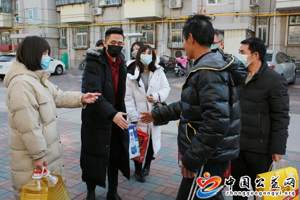 他,她,们,让,爱的,暖,流淌,进他,的,心底,中国, . 他（她）们让爱的暖流淌进他（她）们的心底