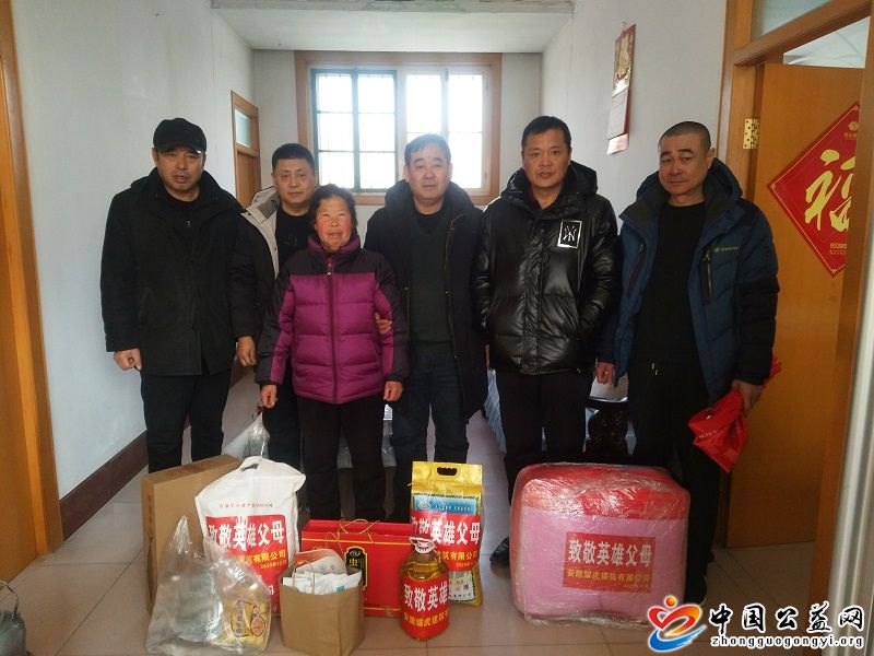 参战,退伍,老兵,慰问,烈士,家属,为,牺牲,的, . 参战退伍老兵慰问烈士家属 为牺牲的战友尽孝尽责