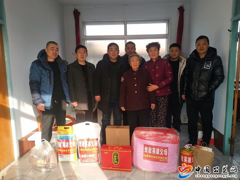 参战,退伍,老兵,慰问,烈士,家属,为,牺牲,的, . 参战退伍老兵慰问烈士家属 为牺牲的战友尽孝尽责