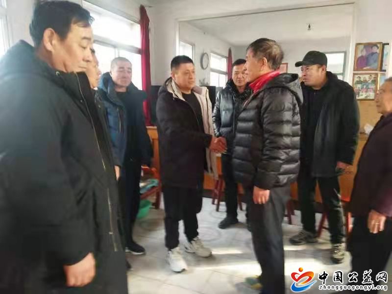 参战,退伍,老兵,慰问,烈士,家属,为,牺牲,的, . 参战退伍老兵慰问烈士家属 为牺牲的战友尽孝尽责