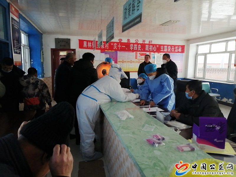 再次,穿上,防护服,的,她,―,真美,中国,公益, . 再次穿上防护服的她――真美