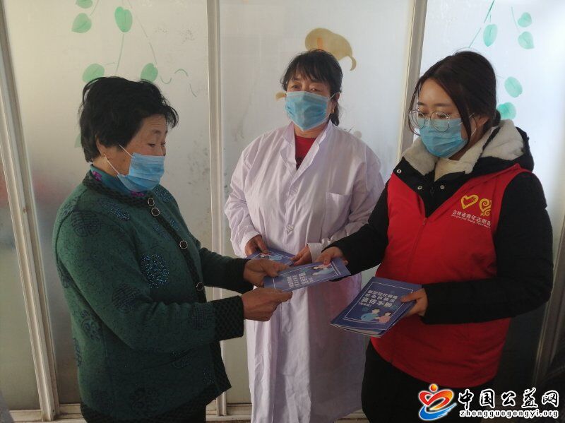 再次,穿上,防护服,的,她,―,真美,中国,公益, . 再次穿上防护服的她――真美