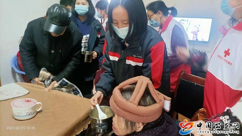 关爱,孤寡老人,欢度,元宵,佳节,amp,mdash,ldq . 关爱孤寡老人 欢度元宵佳节 &mdash;&mdash;&ldquo;心连心 手牵手&r
