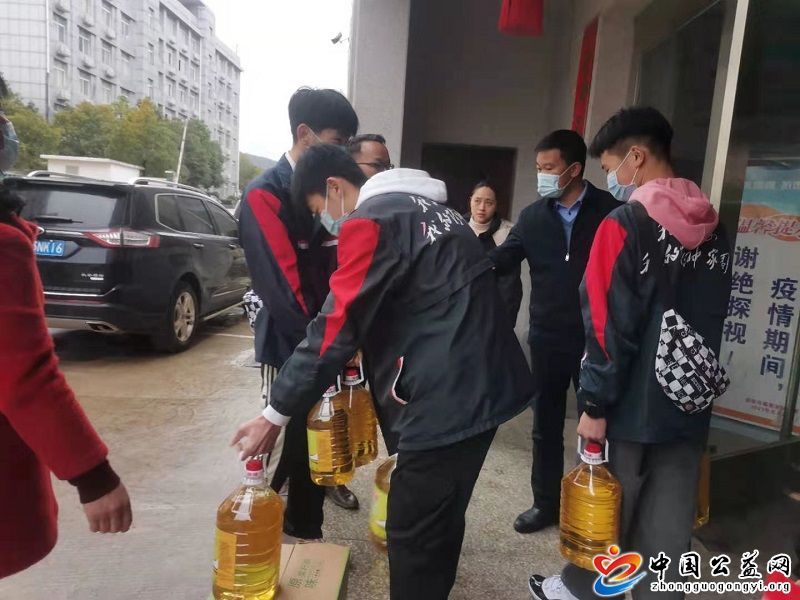 关爱,孤寡老人,欢度,元宵,佳节,amp,mdash,ldq . 关爱孤寡老人 欢度元宵佳节 &mdash;&mdash;&ldquo;心连心 手牵手&r