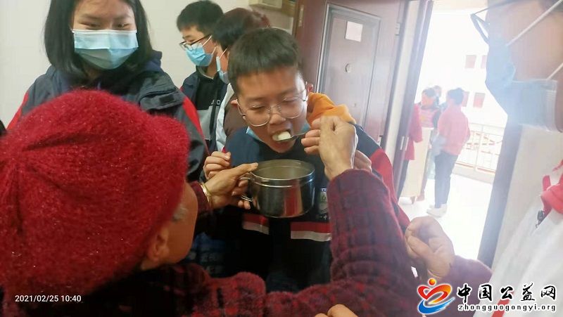 关爱,孤寡老人,欢度,元宵,佳节,amp,mdash,ldq . 关爱孤寡老人 欢度元宵佳节 &mdash;&mdash;&ldquo;心连心 手牵手&r