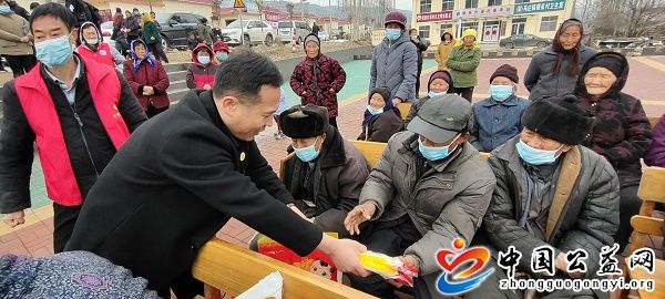 元宵,佳,节庆,团圆,山村,走访,爱心,行,《, . 元宵佳节庆团圆 山村走访爱心行