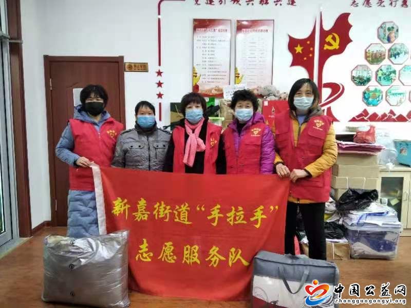 手拉手,志愿者,冰天雪地,送,温暖,中国,公益, . 手拉手志愿者冰天雪地送温暖！