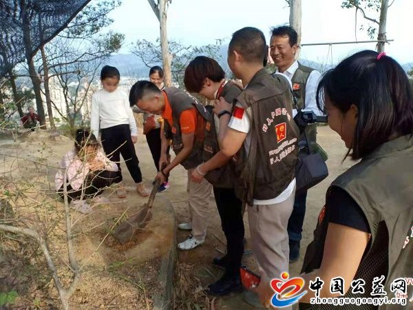 《,促友谊、牢使命,》,3.5,学雷锋,与,植树节, . 《促友谊、牢使命》3.5学雷锋与植树节同行