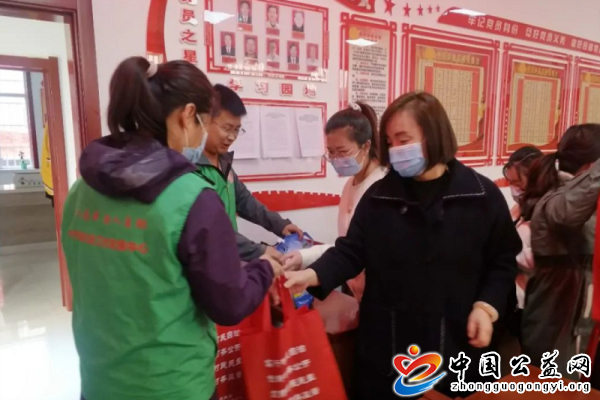 情系,妇女,温暖,同在,“,三八,”,妇女节,慰问, . 情系妇女 温暖同在