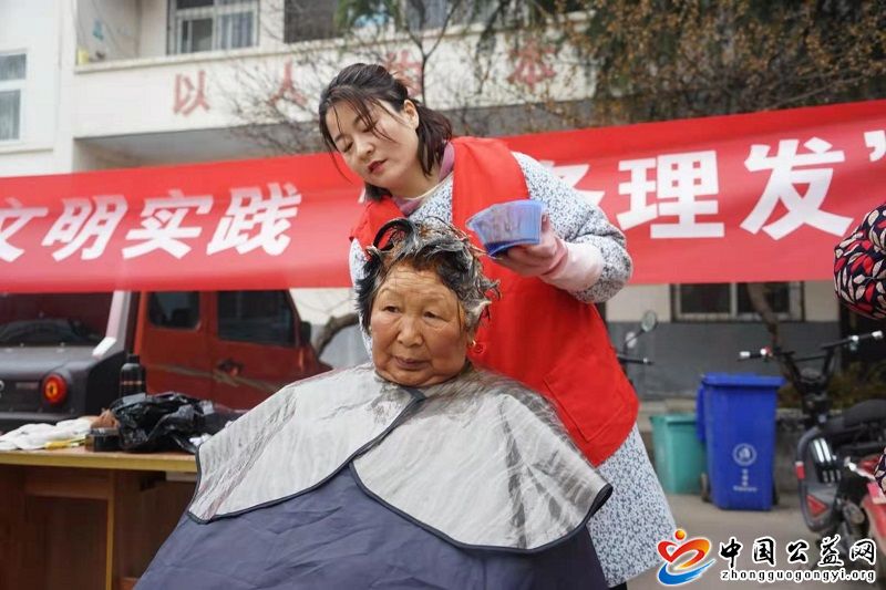 二月,二龙,抬头,义务,理发,进,社区,中国,公益, . 二月二龙抬头 义务理发进社区