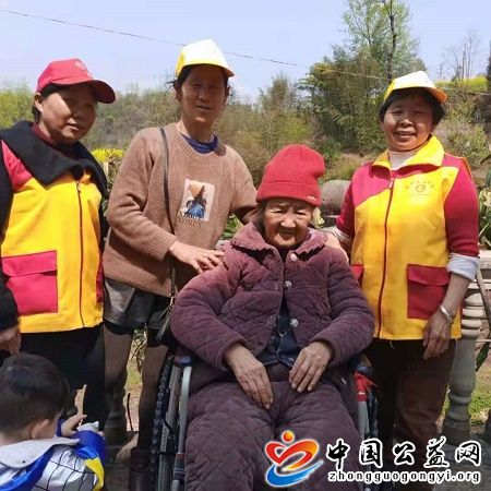 湖塔,村里,的,“,活雷锋,”,《,中国公益网,》, . 湖塔村里的“活雷锋”