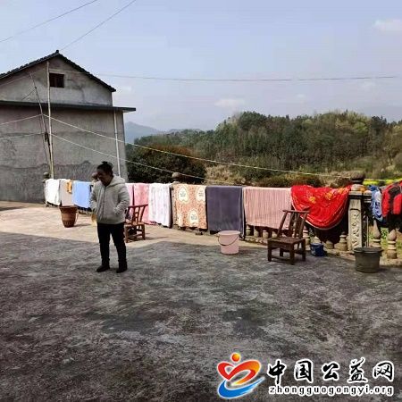 湖塔,村里,的,“,活雷锋,”,《,中国公益网,》, . 湖塔村里的“活雷锋”