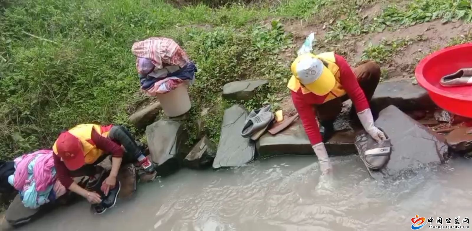 湖塔,村里,的,“,活雷锋,”,《,中国公益网,》, . 湖塔村里的“活雷锋”