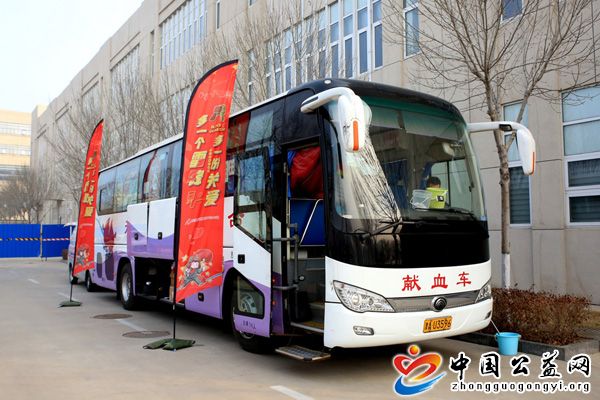 医护人员,医者,仁心,积极,参与,无偿献血, . 医护人员医者仁心 积极参与无偿献血